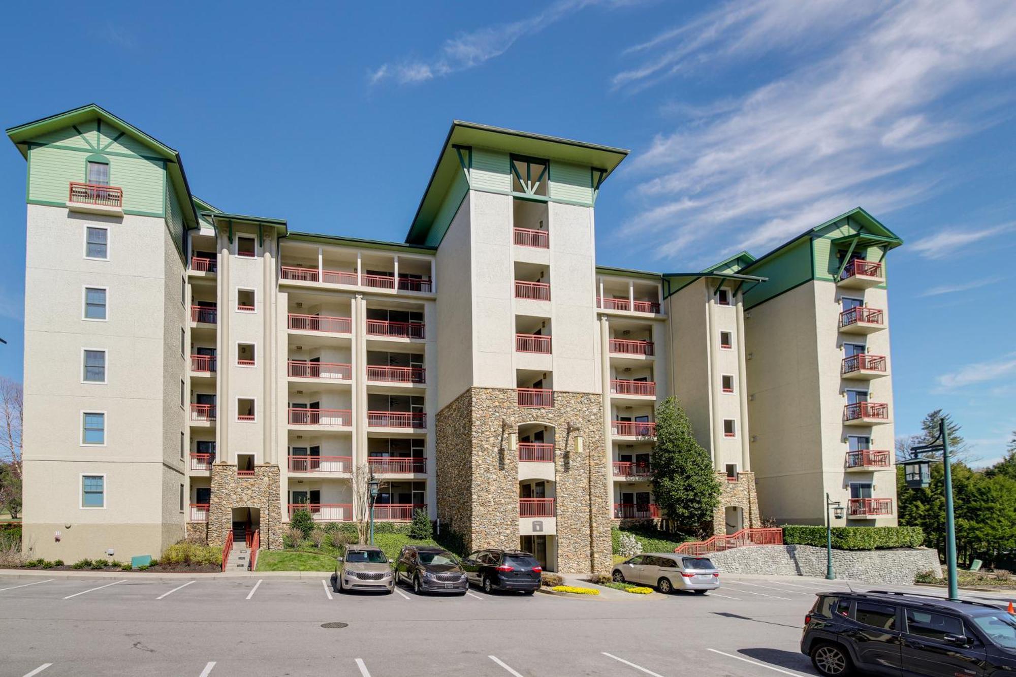 Elegant Pigeon Forge Condo With Golf Course View! Bagian luar foto